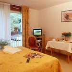 Les Grands Chenes Les Thermes アパートホテル アムネヴィル