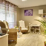 アパートホテル Les Grands Chenes Les Thermes 3*