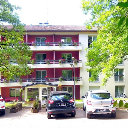 Les Grands Chenes Les Thermes 公寓式酒店 岩尼维利