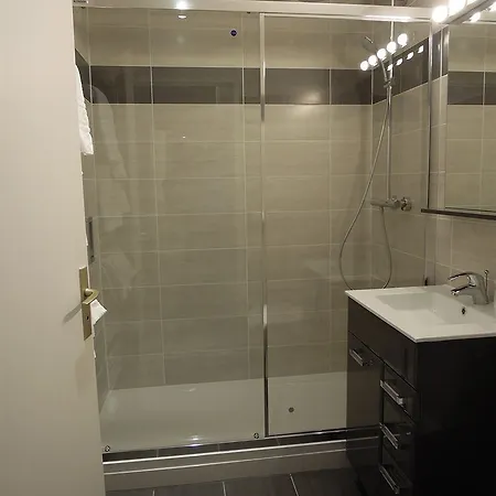 Grands Chenes Du Parc מלון דירות אמנוויל