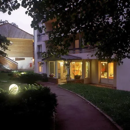 Grands Chenes Du Parc מלון דירות