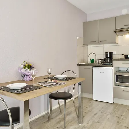 מלון דירות Grands Chenes Du Parc אמנוויל