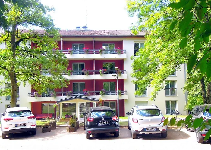 Les Grands Chenes Les Thermes 公寓式酒店 岩尼维利