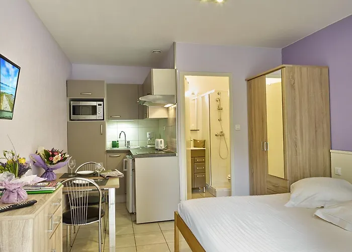 Les Grands Chenes Les Thermes 公寓式酒店 3*