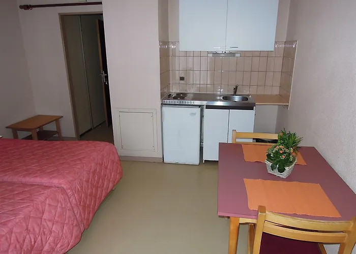 Les Grands Chenes Les Thermes 公寓式酒店 3*