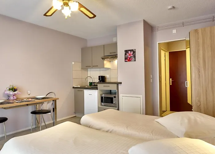 Les Grands Chenes Les Thermes 岩尼维利